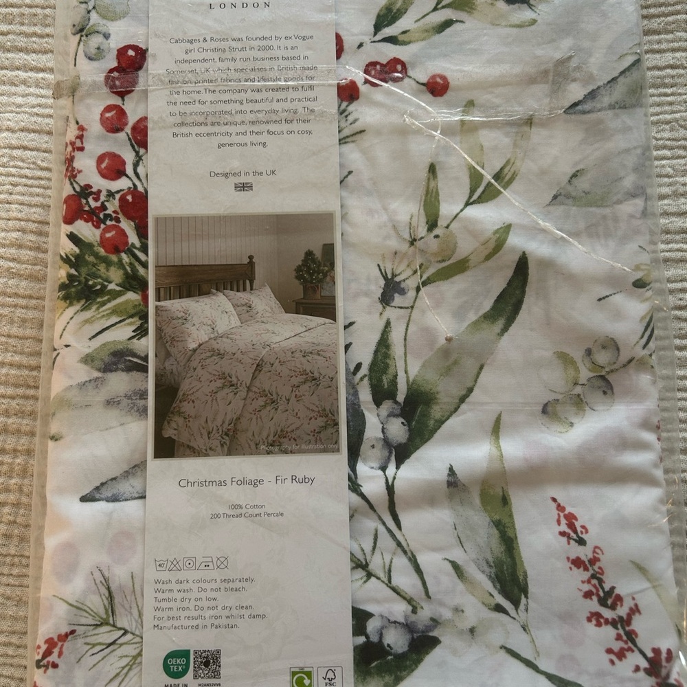 Cabbages & Roses King Size 3 pc. Duvet Set. Christmas Foliage- Fir Ruby. NWT - Picture 5 of 9
